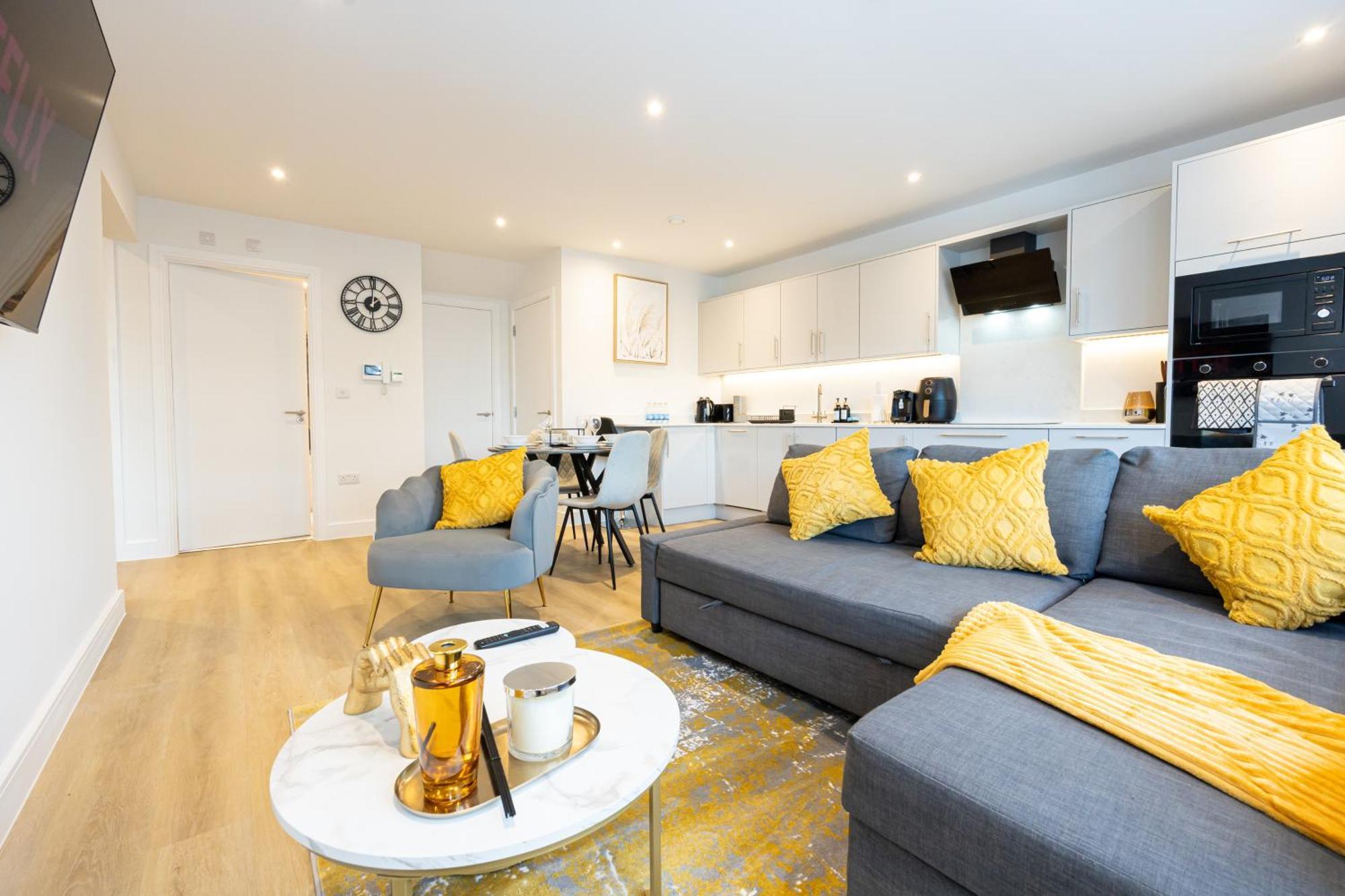 Modern 2 Bed Near Wythenshawe Hospital And Manchester Airport With Parking Exterior photo